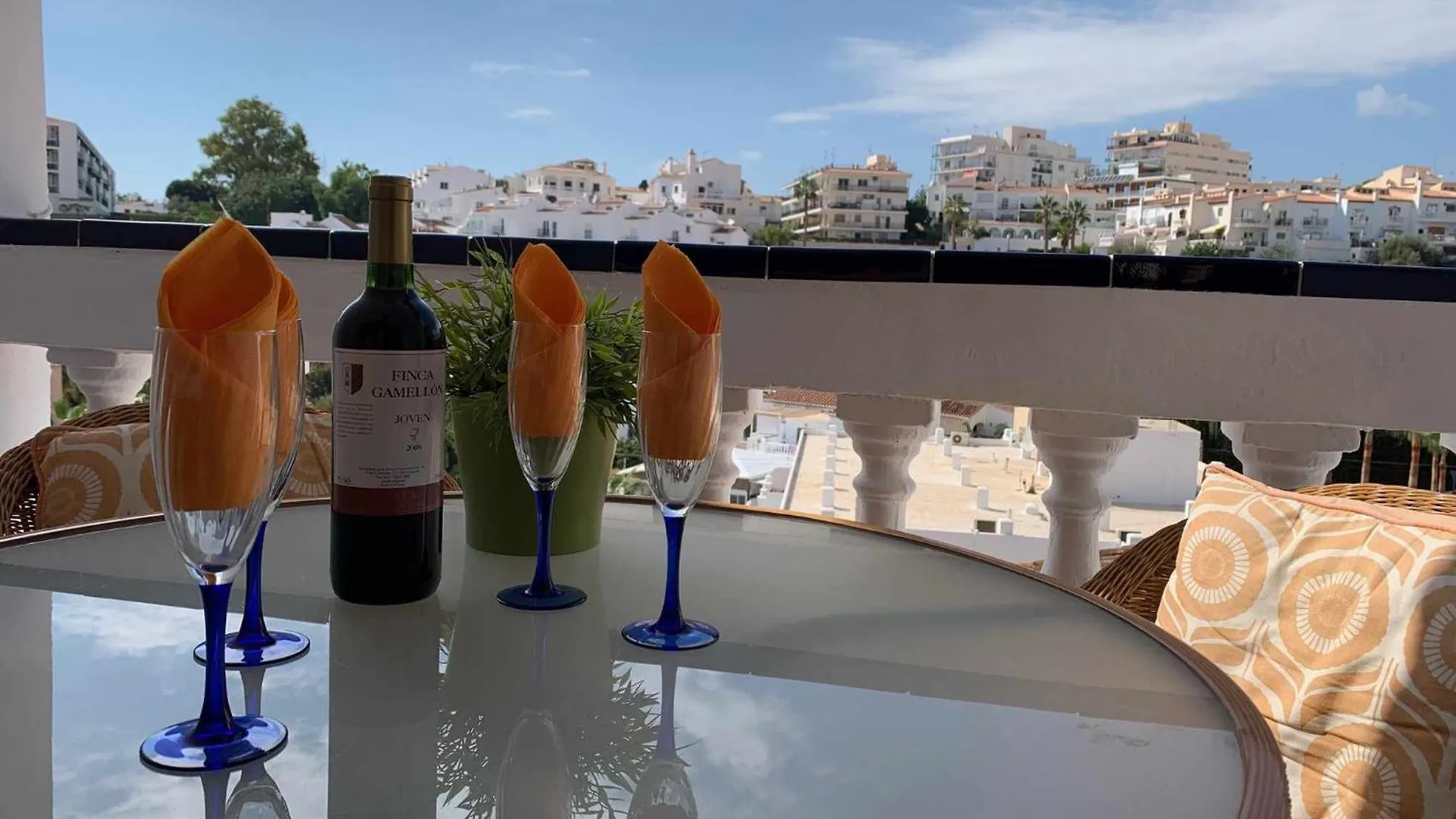 Semesterbostad Casa Kaluel Adosado Blanco Villa Nerja Spanien