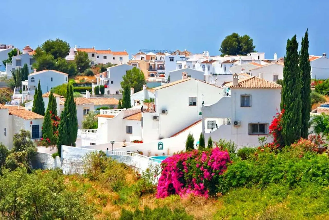 Semesterbostad Casa Kaluel Adosado Blanco Villa Nerja